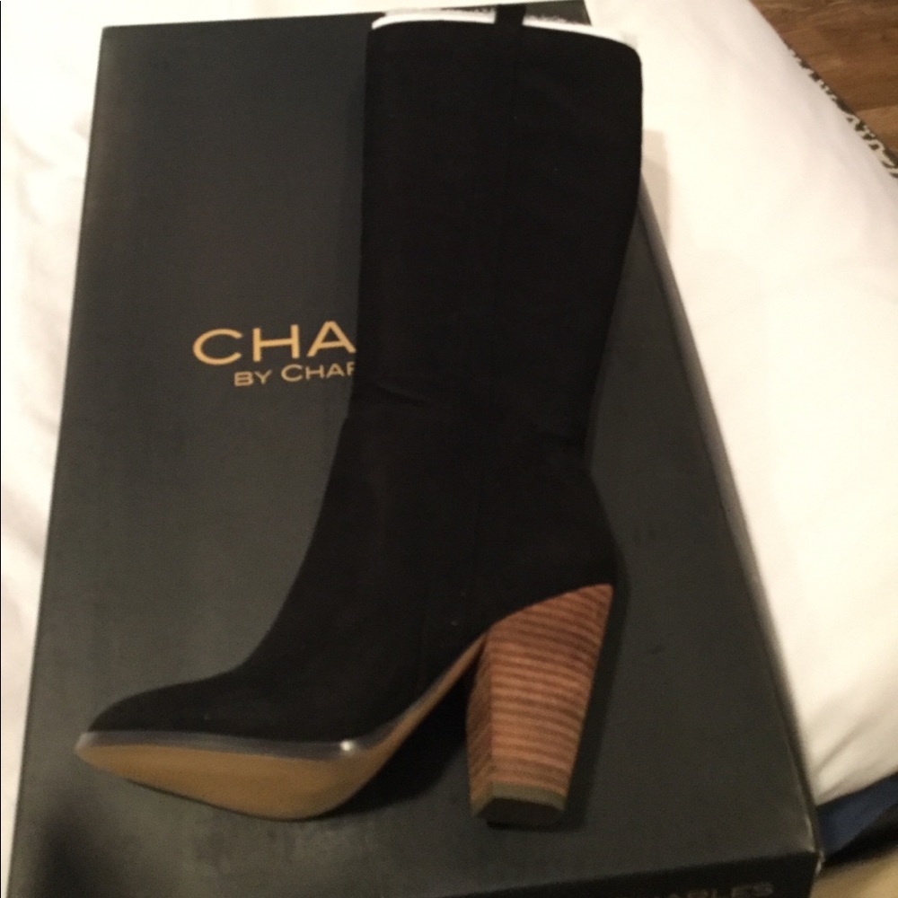 Charles David Size 7 Suede Boot
